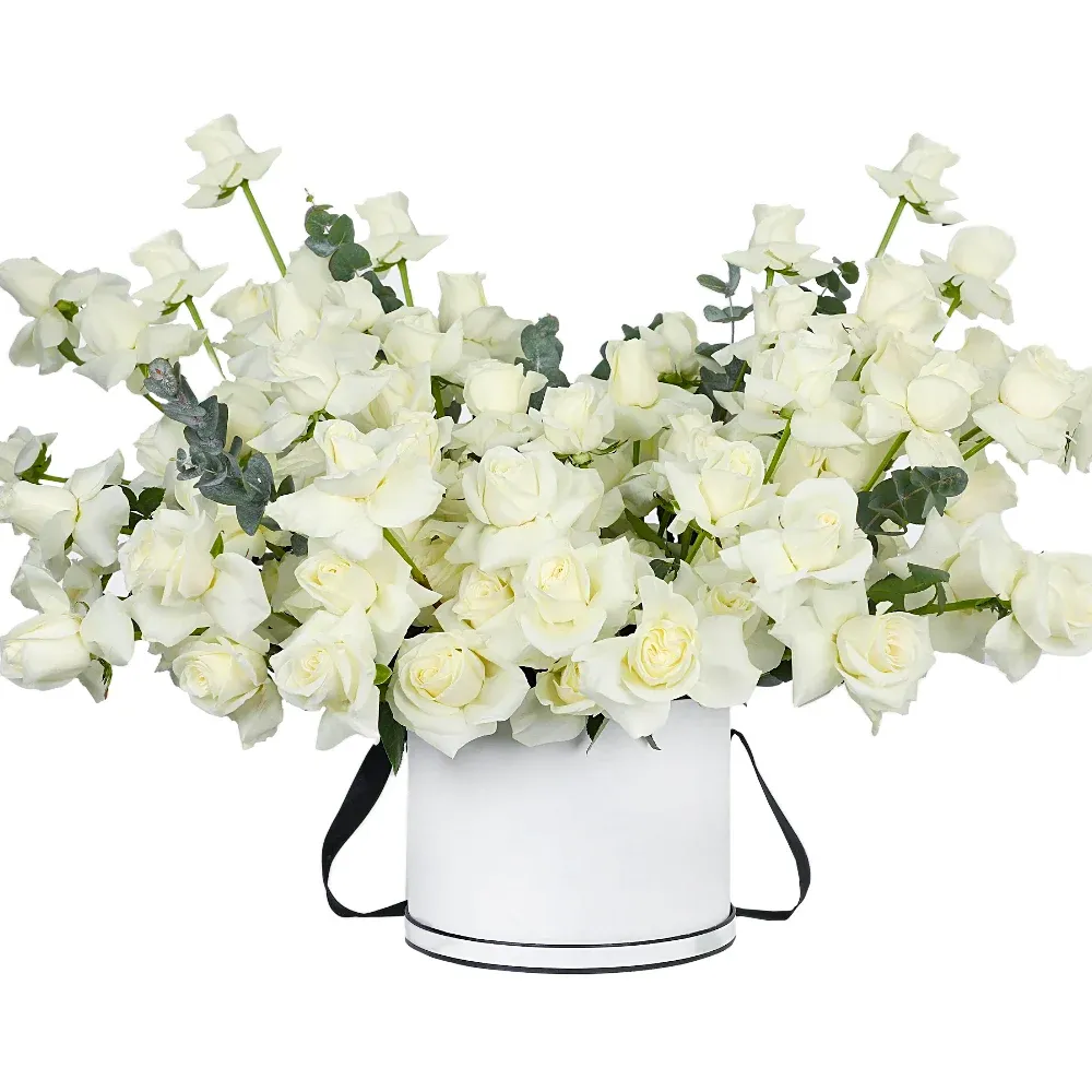 Букет из 51 белой французской розы в шляпной коробке