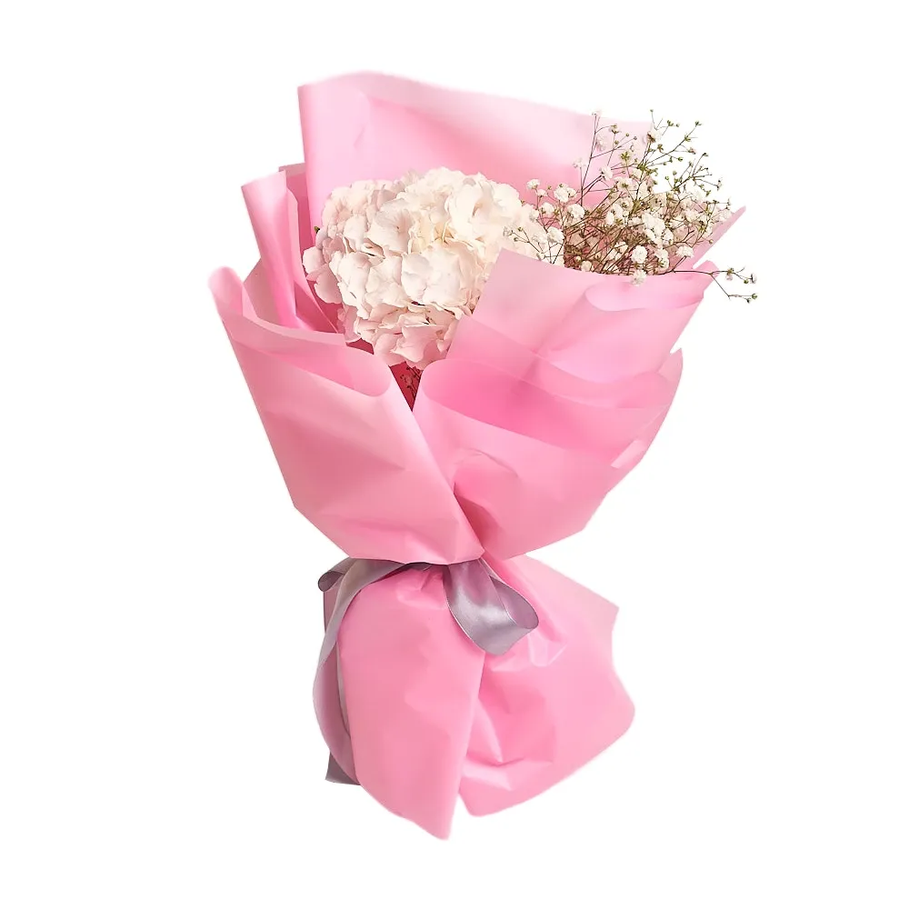 Букет из белой гортензии и белой гипсофилы